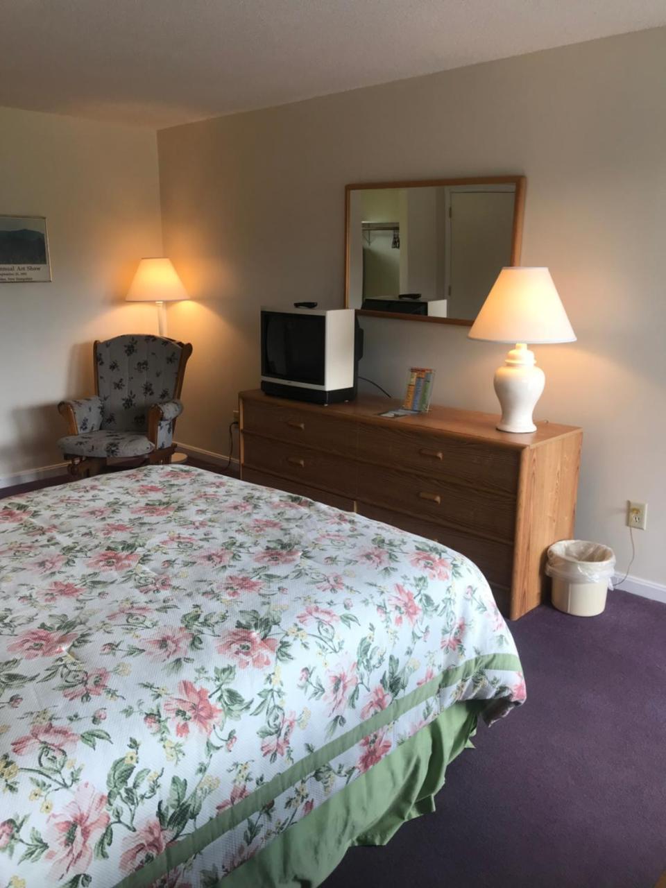 Four Seasons Motor Inn Twin Mountain Екстериор снимка