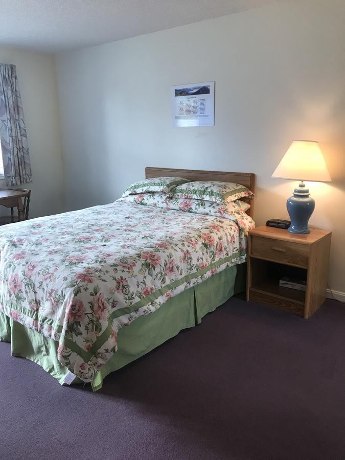 Four Seasons Motor Inn Twin Mountain Екстериор снимка